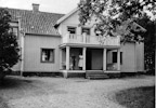 Gun Pontelius med bror Jarl Hellichius i brjan p 50-talet